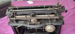 Máquina de escribir Monarch Visible antigua