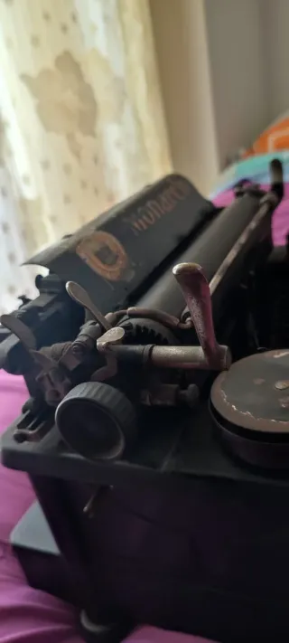 Máquina de escribir Monarch Visible antigua