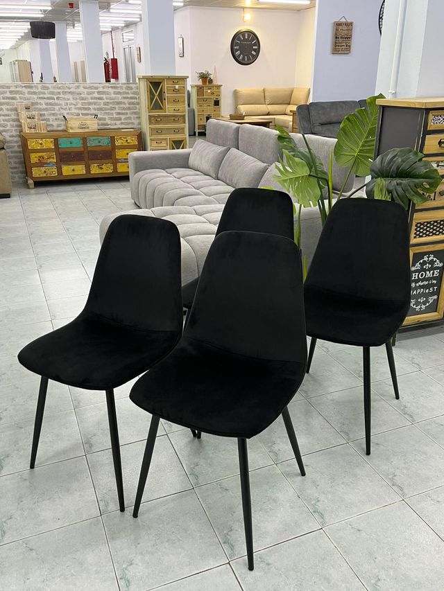 Pack nuevo de 4 sillas en negro