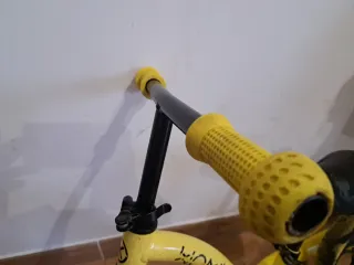 Bicicleta de equilibrio WOMY amarilla