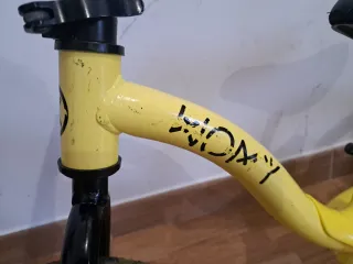 Bicicleta de equilibrio WOMY amarilla