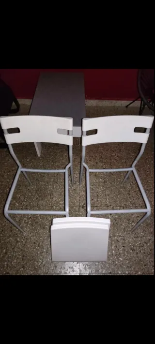 Sillas (2) Metal y Plástico