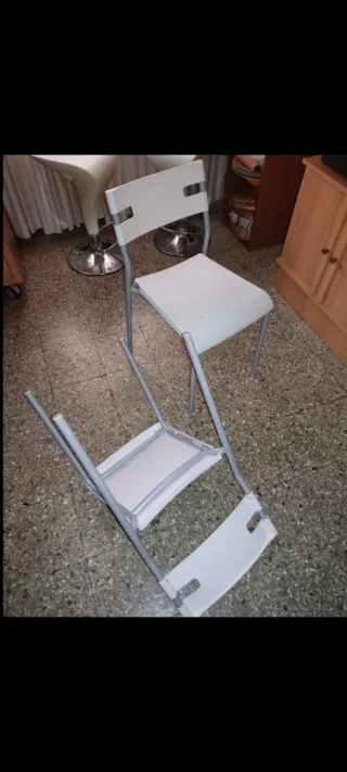 Sillas (2) Metal y Plástico