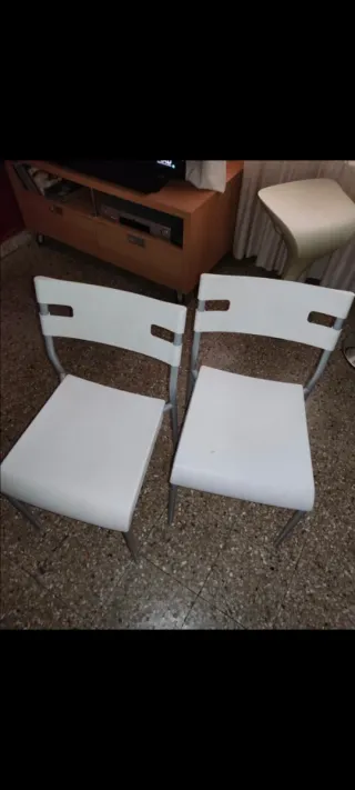 Sillas (2) Metal y Plástico