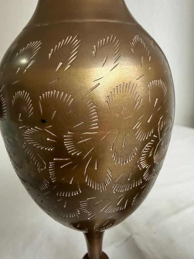 Juego de Tres Jarrones de Latón Grabados, India