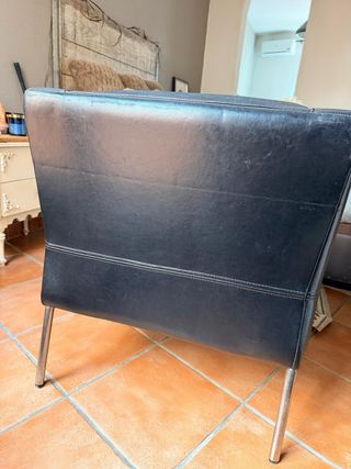 Sillón de cuero negro