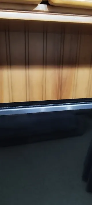 Mueble de salón de madera y cristal
