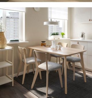 Mesa de comedor madera clara Ikea Chapa fresno