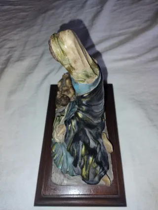 Preciosa figura Maternidad