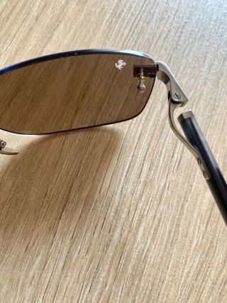 Occhiali da sole Ferrari in titanio