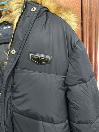 Chaquetón Supply & Demand Negro con Capucha