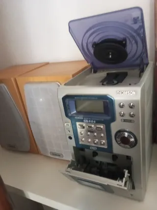 Mini cadena Thomson CD/Radio/Caset. El CD no va
