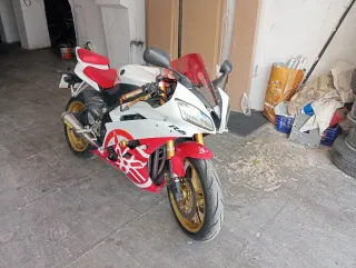 Yamaha R6 Roja y Blanca