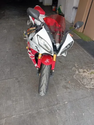 Yamaha R6 Roja y Blanca