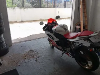 Yamaha R6 Roja y Blanca