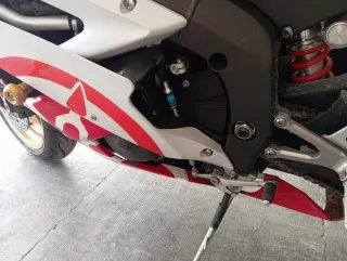 Yamaha R6 Roja y Blanca