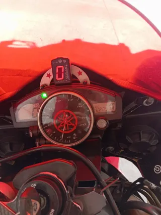 Yamaha R6 Roja y Blanca