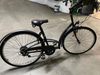 Bicicleta urbana Btwin con cesta