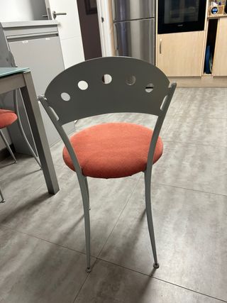 Mesa de cocina con 4 sillas