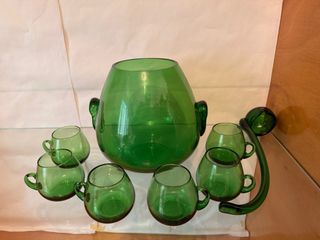Ponchera verde con 6 tazas de vidrio