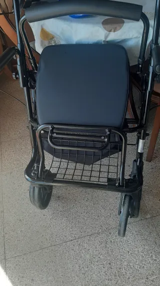 Andador silla ruedas con asiento plegable