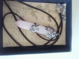Colgante cristal cuarzo rosa y plata