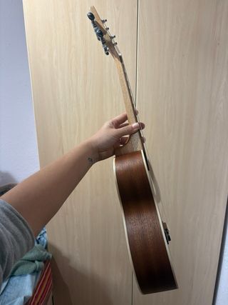 Ukelele Hricane con funda