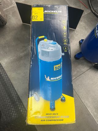 Compresor vertical Michelin MVX 50/2 50 litros 2hp