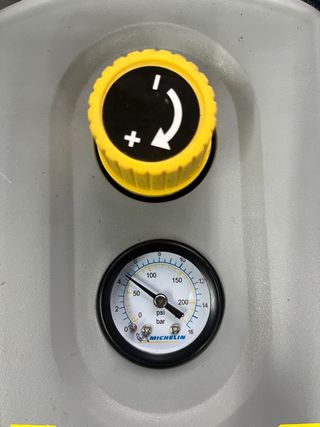 Compresor vertical Michelin MVX 50/2 50 litros 2hp