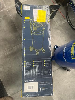 Compresor vertical Michelin MVX 50/2 50 litros 2hp