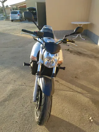 Suzuki GSR 600 Naked Plata