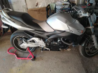 Suzuki GSR 600 Naked Plata