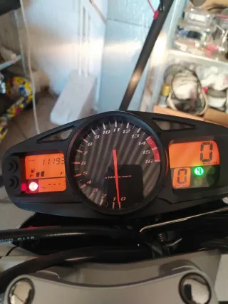 Suzuki GSR 600 Naked Plata