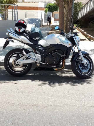 Suzuki GSR 600 Naked Plata