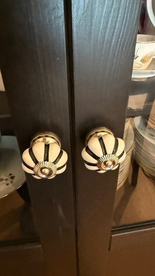 Vitrina IKEA HEMNES grande – madera maciza