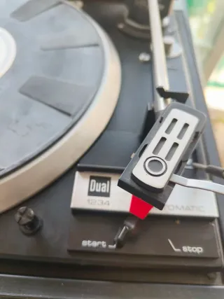 Tocadiscos Bettor EF 143 con altavoces