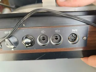 Tocadiscos Bettor EF 143 con altavoces