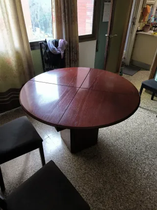 Mesa de comedor redonda con 4 sillas