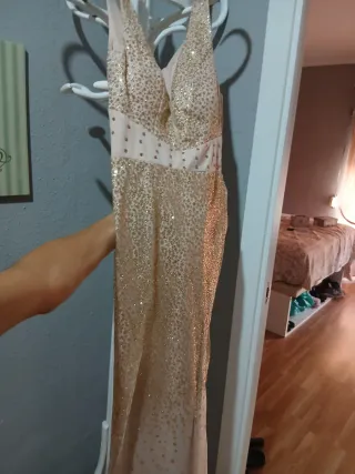 Vestido de fiesta beige y dorado
