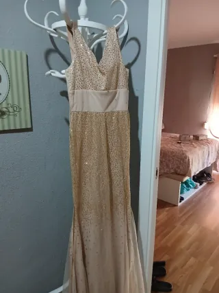Vestido de fiesta beige y dorado