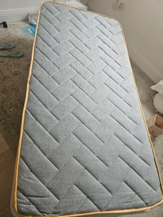 Cama y colchón 90x180