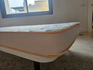 Cama y colchón 90x180