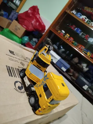 Camion  con e gondola ed escavatore