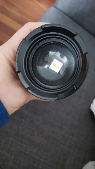 Linterna LED potente con USB