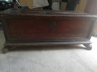 Baúl antiguo de madera para restaurar