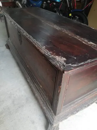 Baúl antiguo de madera para restaurar