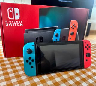 Nintendo Switch Azul/Rojo Casi Nueva + Regalos