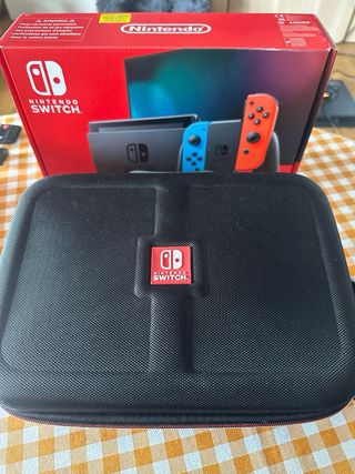 Nintendo Switch Azul/Rojo Casi Nueva + Regalos