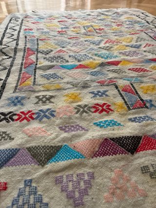 Alfombra étnica de tela multicolor