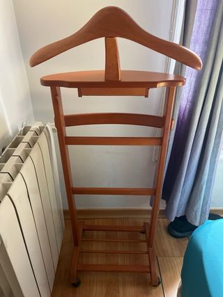 Perchero de madera con cajón